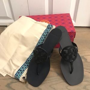🎄 FLASH SALE 🎄Miller Squared Toe Tory Burch Navy
